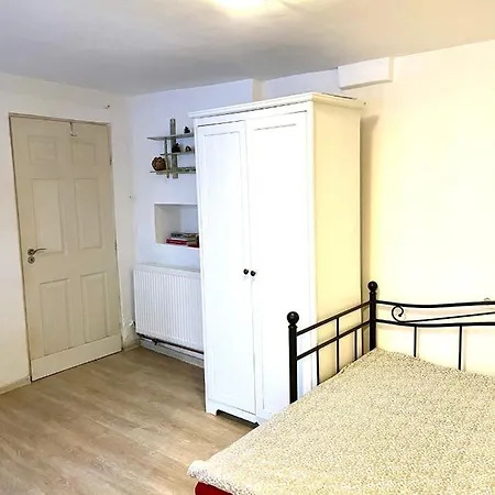 Cognac Studio Hidden Gem Near Black Church & Poiana Apartment *
