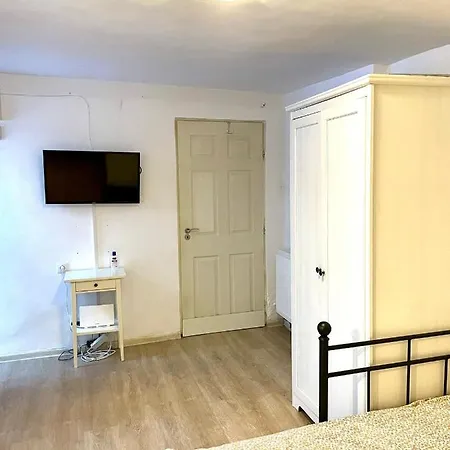 Cognac Studio Hidden Gem Near Black Church & Poiana Apartment